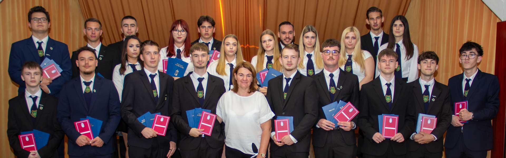 Befejeződött 13.b osztály érettségi vizsgája
