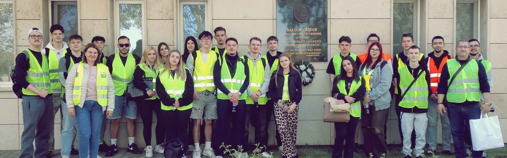 Gyárlátogatás a vizek királyánál, Szentkirályon